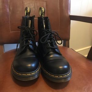 Dr. Martens Black Boots Smooth 8 Eyelet